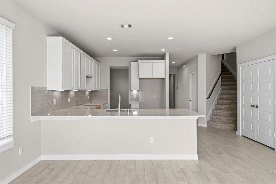 Furnished interior view inside a new home in Sunterra Lakes, Fulshear (Image 8). Furnished interior view inside a new home in Sunterra Lakes, Fulshear (Image 8).