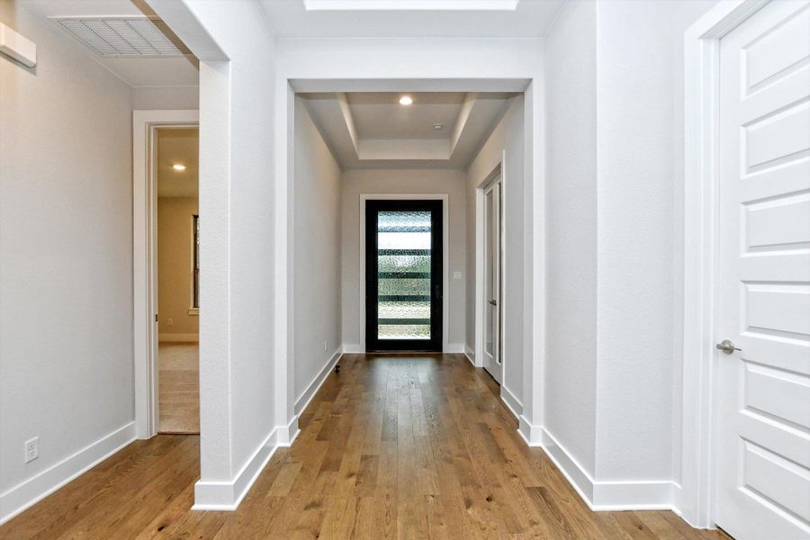 Spacious, unfurnished interior of a new home in The Hollows on Lake Travis, Leander (Image 26).