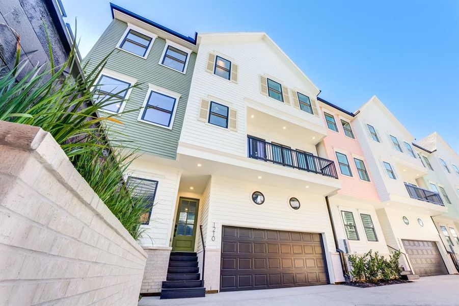 Welcome to Timeless on 23rd. The  3 story, 3 bedroom, 3.5 bathroom  home features luxury modern  finishes in the highly sought after  Heights area for the ultimate  Houston living experience.