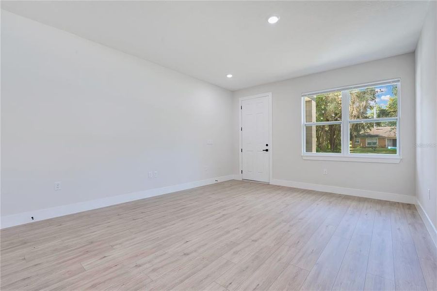 Spacious, unfurnished interior of a new home in , Apopka (Image 32).