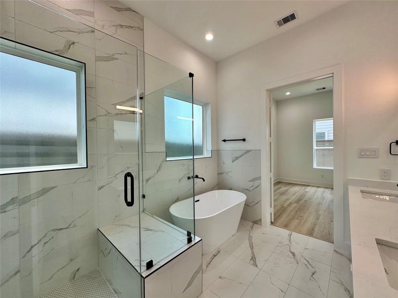 Furnished interior view inside a new home in , Missouri City (Image 14).