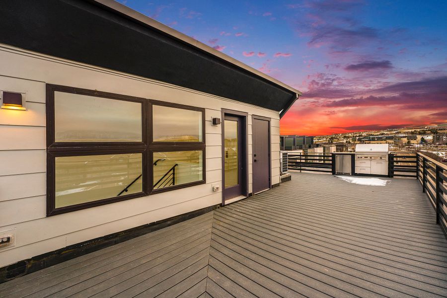 Outdoor kitchen on rooftop deck