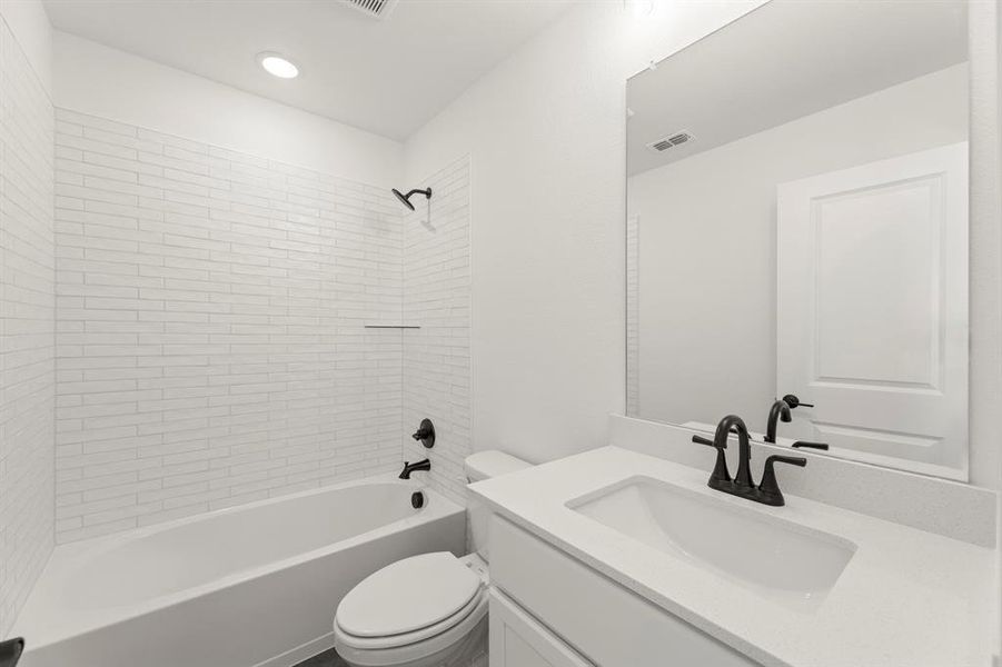 23. 612 Corner Post - 4TH Bath