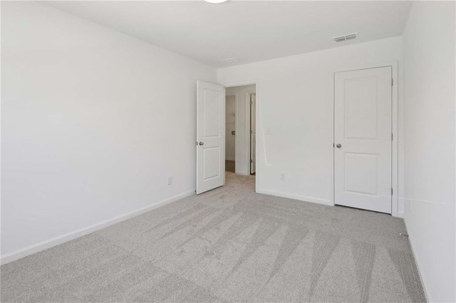 Spacious, unfurnished interior of a new home in The Pointe at Heron Bay, Locust Grove (Image 15).
