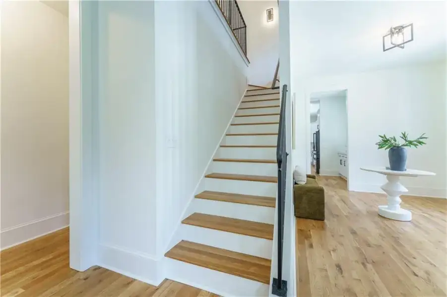 Spacious, unfurnished interior of a new home in , Sandy Springs (Image 38).