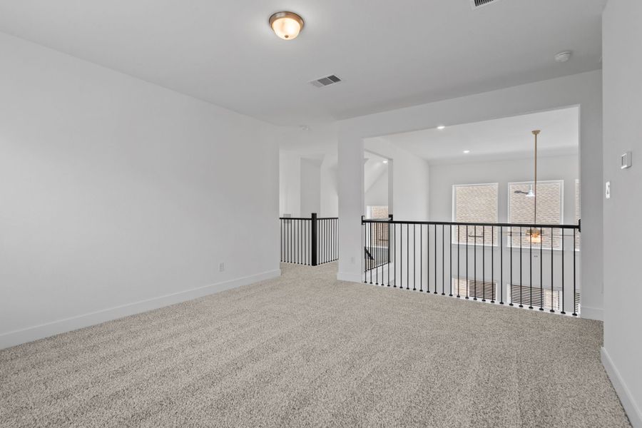 Spacious, unfurnished interior of a new home in Wood Leaf Reserve, Tomball (Image 27).