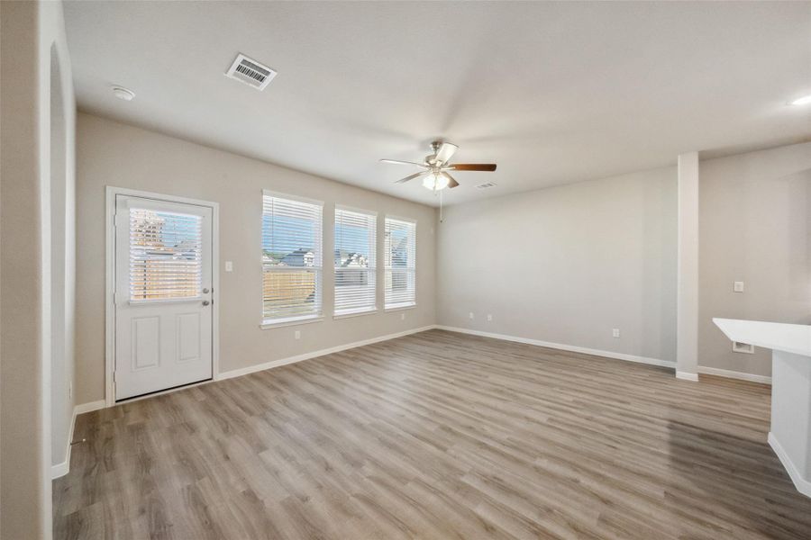 Spacious, unfurnished interior of a new home in Lago Mar, Texas City (Image 13). Spacious, unfurnished interior of a new home in Lago Mar, Texas City (Image 13).