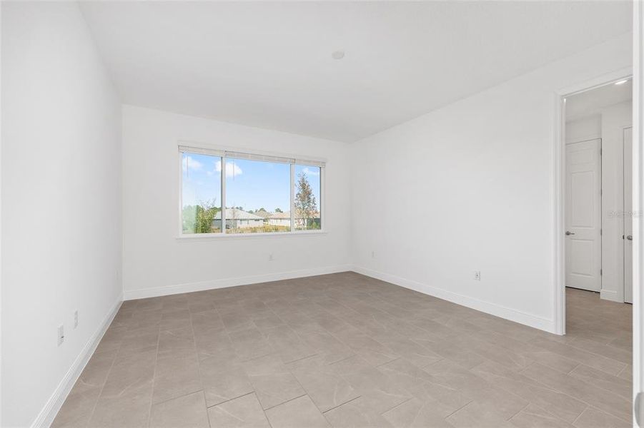 Spacious, unfurnished interior of a new home in , Ocala (Image 16).