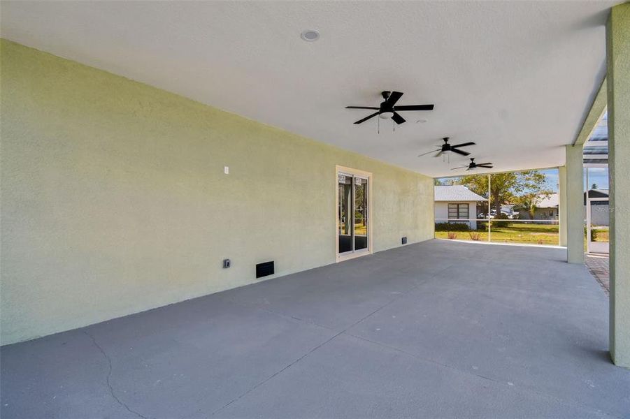 HUGE COVERED LANAI WITH FANS
