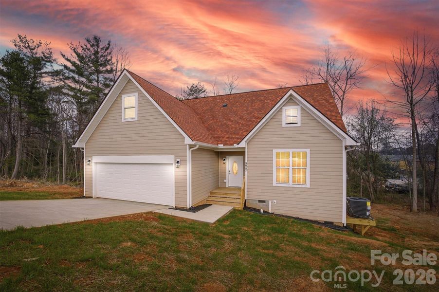 Front exterior of a new home in , Hickory, NC, highlighting curb appeal (Image 19). Front exterior of a new home in , Hickory, NC, highlighting curb appeal (Image 19).