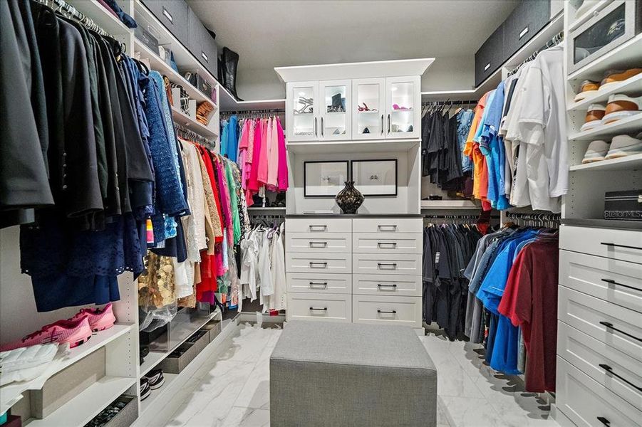 Furnished interior view inside a new home in , Venice (Image 43).