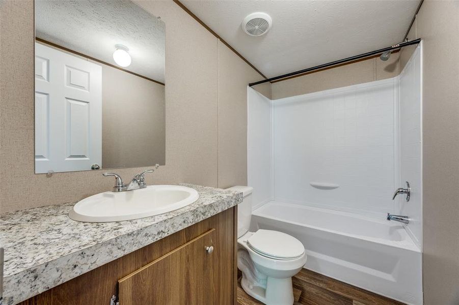 Secondary bathroom.
