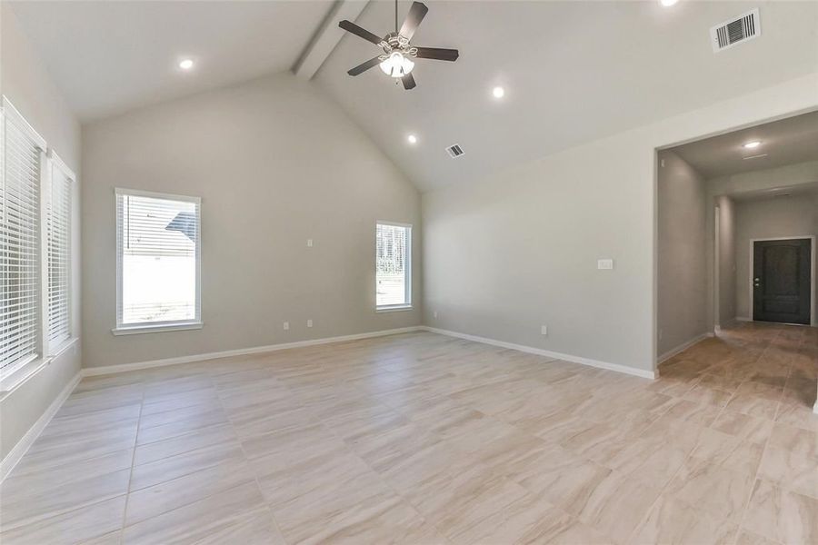 Spacious, unfurnished interior of a new home in Encino Estates, Dayton (Image 4).