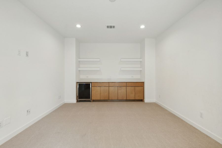 Spacious, unfurnished interior of a new home in , Dallas (Image 35).