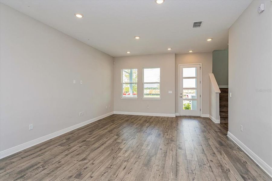 Spacious, unfurnished interior of a new home in , Orlando (Image 11).