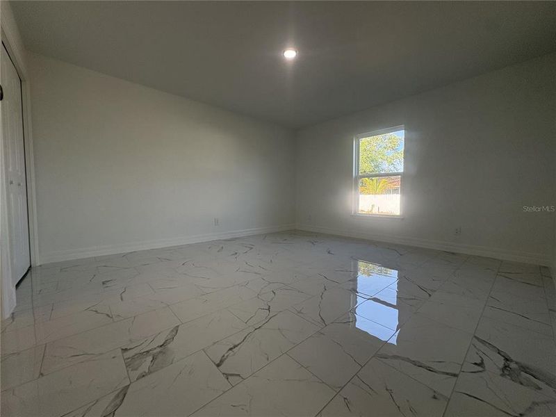 Spacious, unfurnished interior of a new home in , Cape Coral (Image 9).