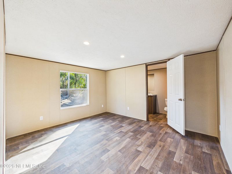 Spacious, unfurnished interior of a new home in , Hawthorne (Image 20).