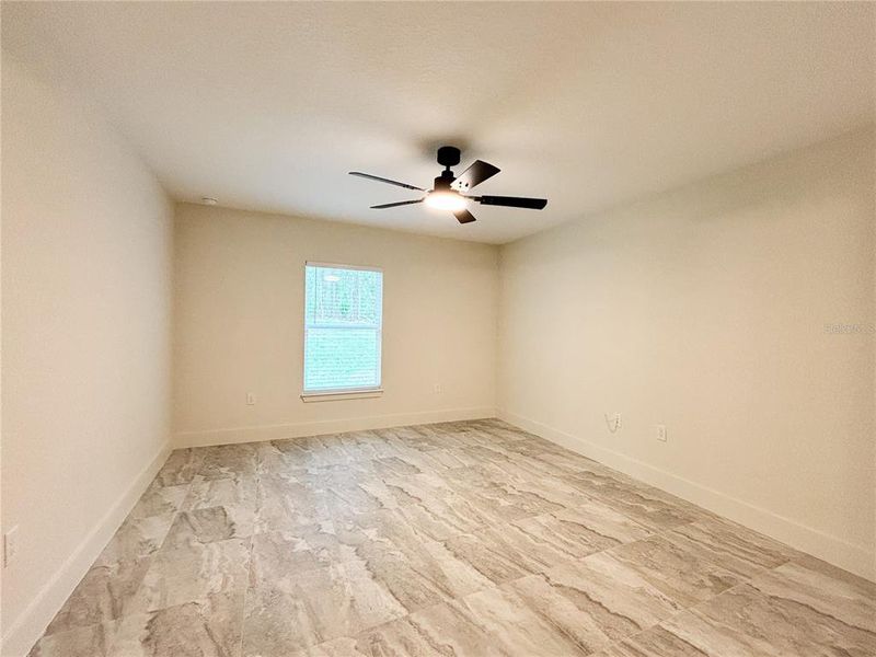 Spacious, unfurnished interior of a new home in , Dunnellon (Image 25).