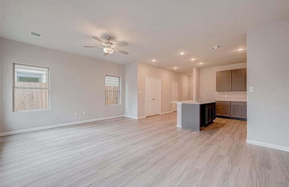 Spacious, unfurnished interior of a new home in , Houston (Image 6).