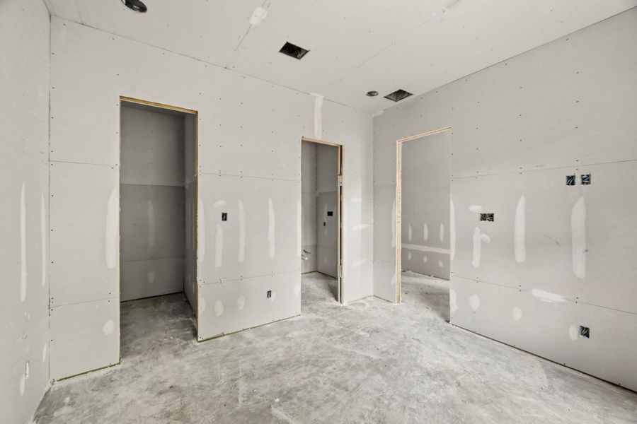 It boasts a walk-in closet and ensuite bath! It boasts a walk-in closet and ensuite bath!