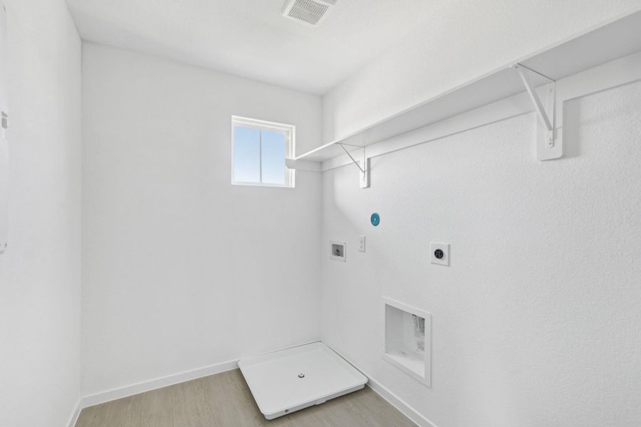 Spacious, unfurnished interior of a new home in Montgomery Bend, Montgomery (Image 31).