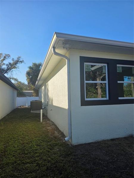 Exterior details and patio area of a home in , Tampa (Image 15).
