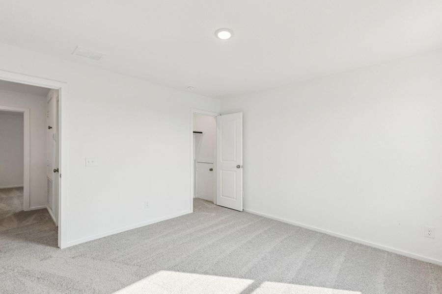 Spacious, unfurnished interior of a new home in River Ranch, Dayton (Image 23).