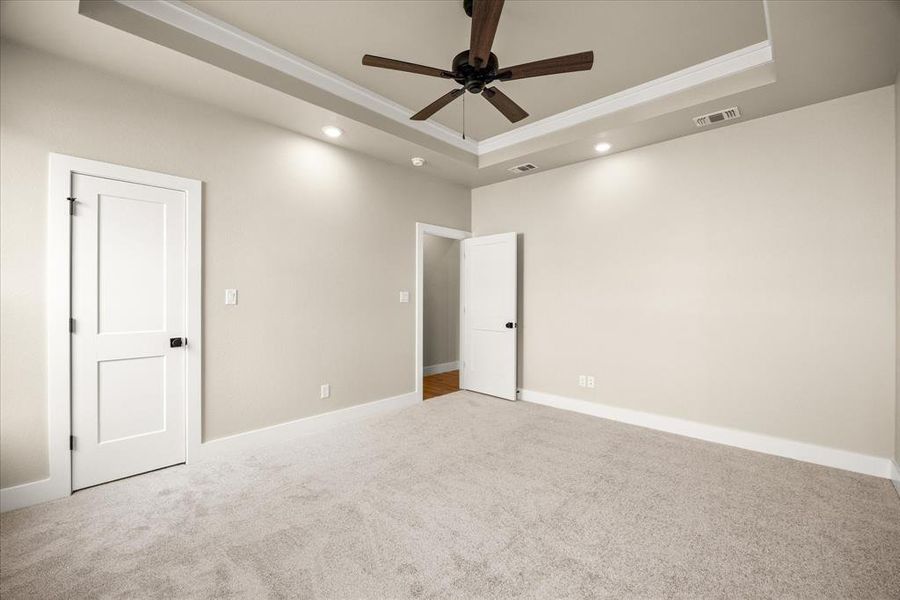 Spacious, unfurnished interior of a new home in , Granbury (Image 25). Spacious, unfurnished interior of a new home in , Granbury (Image 25).