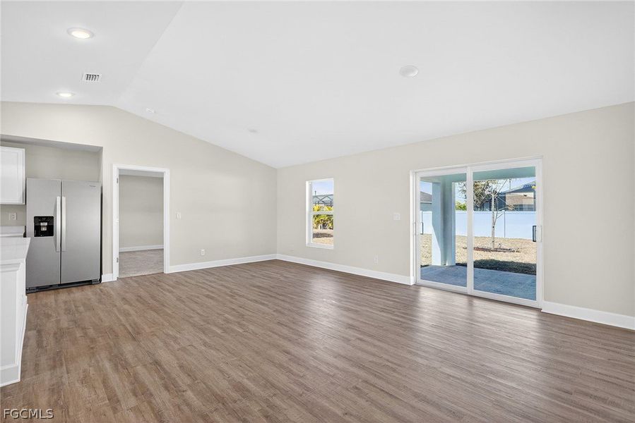 Spacious, unfurnished interior of a new home in Cape Coral, Cape Coral (Image 14).