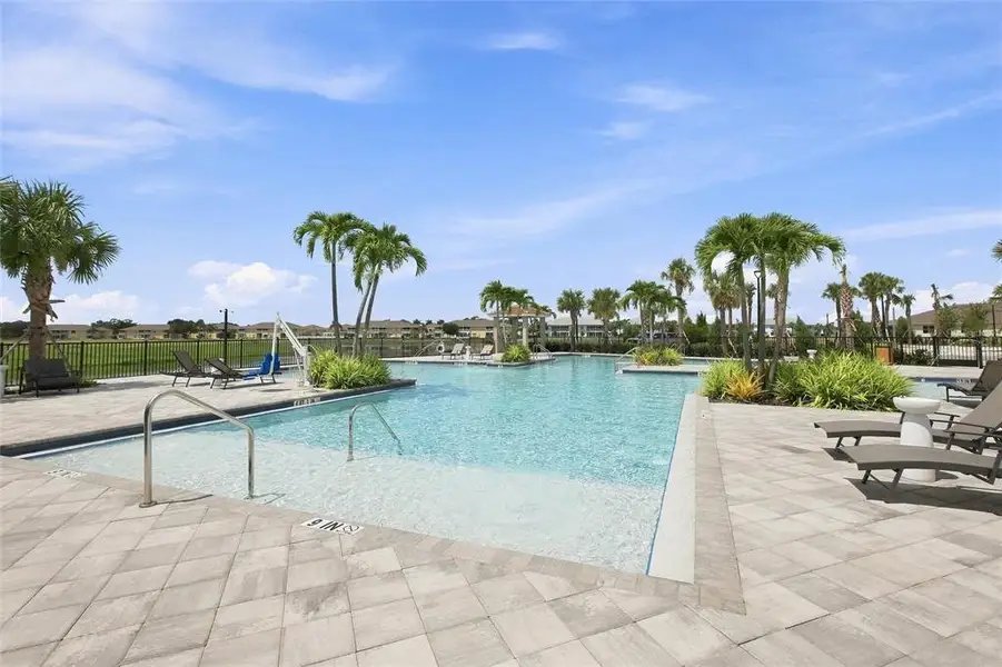 Community amenities in Central Parc, North Port (Image 32). Community amenities in Central Parc, North Port (Image 32).