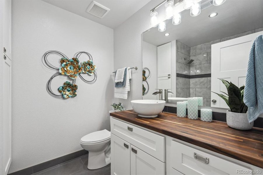 Furnished interior view inside a new home in , Lakewood (Image 8).