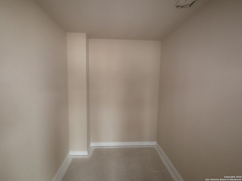 Spacious, unfurnished interior of a new home in Agave, San Antonio (Image 17).