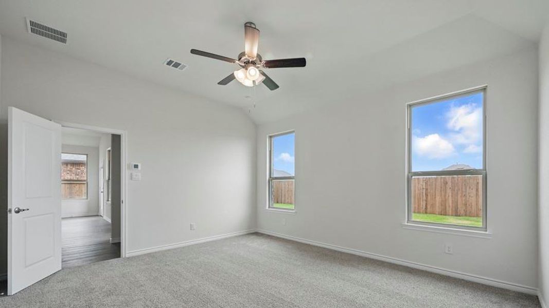 Spacious, unfurnished interior of a new home in Lakewood Trails, Forney (Image 28).