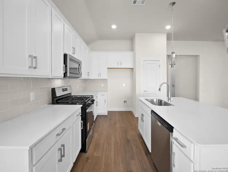 Furnished interior view inside a new home in Hunter's Ranch, San Antonio (Image 6). Furnished interior view inside a new home in Hunter's Ranch, San Antonio (Image 6).
