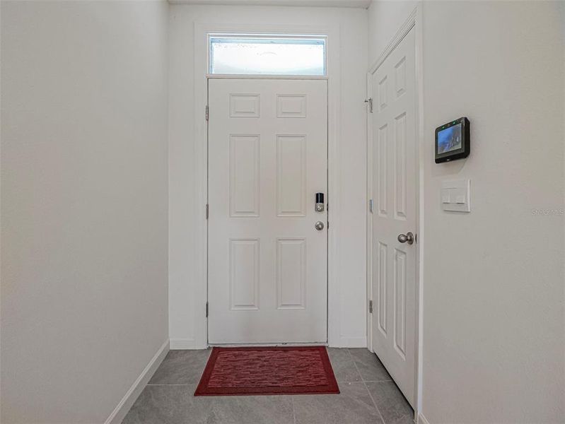 Natural Light large spacious entry. Natural Light large spacious entry.