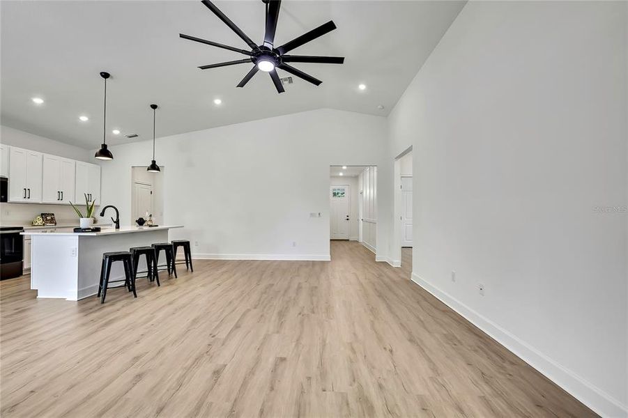 Spacious, unfurnished interior of a new home in , Spring Hill (Image 22).
