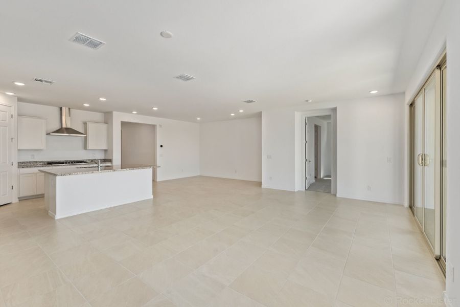 Spacious, unfurnished interior of a new home in Tierra Vistoso, Surprise (Image 7).