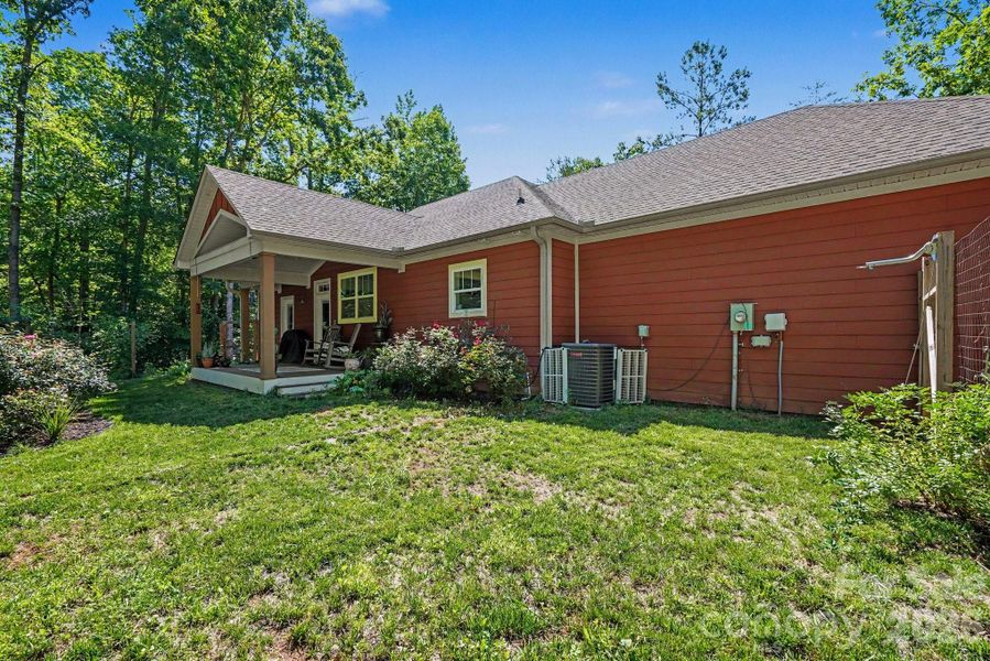 Exterior details and patio area of a home in , Columbus (Image 23).
