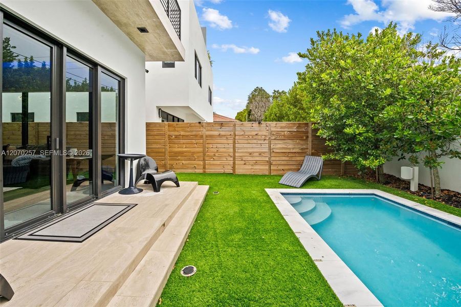 Exterior details and patio area of a home in , Miami (Image 17).