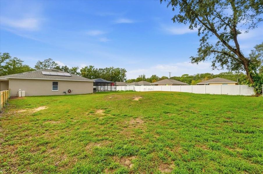 Exterior details and patio area of a home in , Auburndale (Image 31).