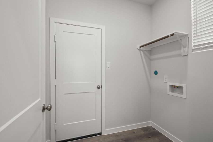 Spacious, unfurnished interior of a new home in Sherwood Glen, Conroe (Image 15).