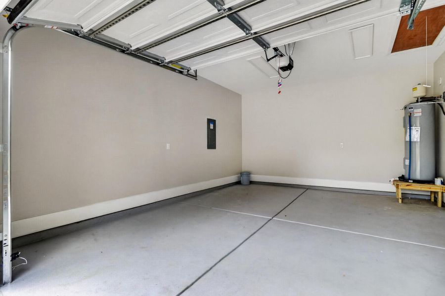 Spacious, unfurnished interior of a new home in , Kingstree (Image 19).