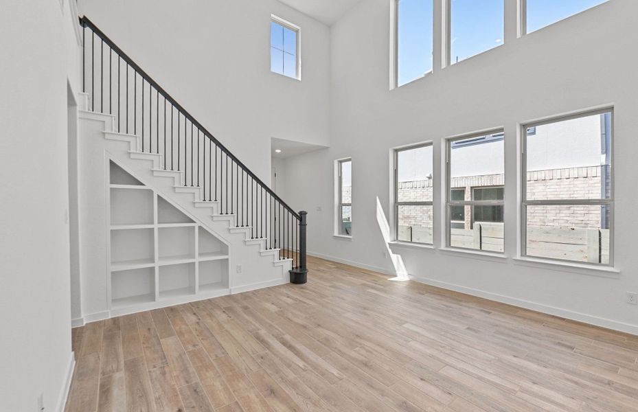 Spacious, unfurnished interior of a new home in Wolf Ranch, Georgetown (Image 21).