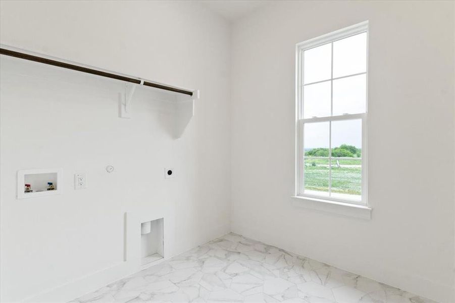 Spacious, unfurnished interior of a new home in , Justin (Image 34).