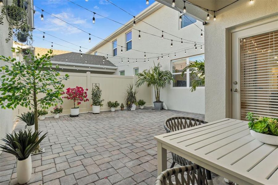 Exterior details and patio area of a home in Tohoqua, Kissimmee (Image 4).