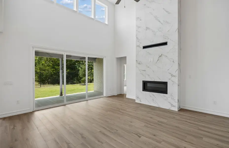 Spacious, unfurnished interior of a new home in Wilson Creek Meadows, Celina (Image 14).