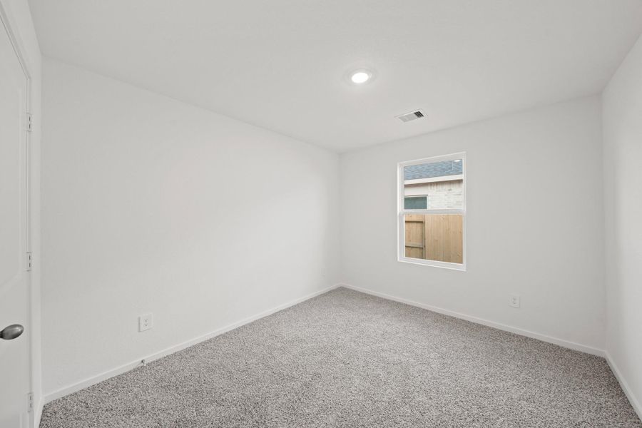 Spacious, unfurnished interior of a new home in Sunterra Lakes, Brookshire (Image 12).