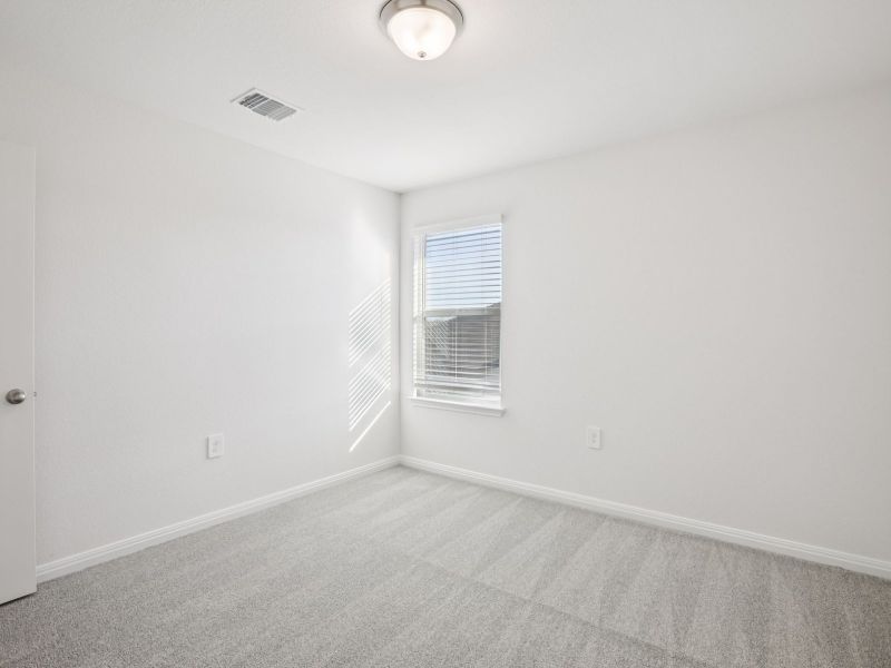 Spacious, unfurnished interior of a new home in Lexington Parke, Del Valle (Image 13).
