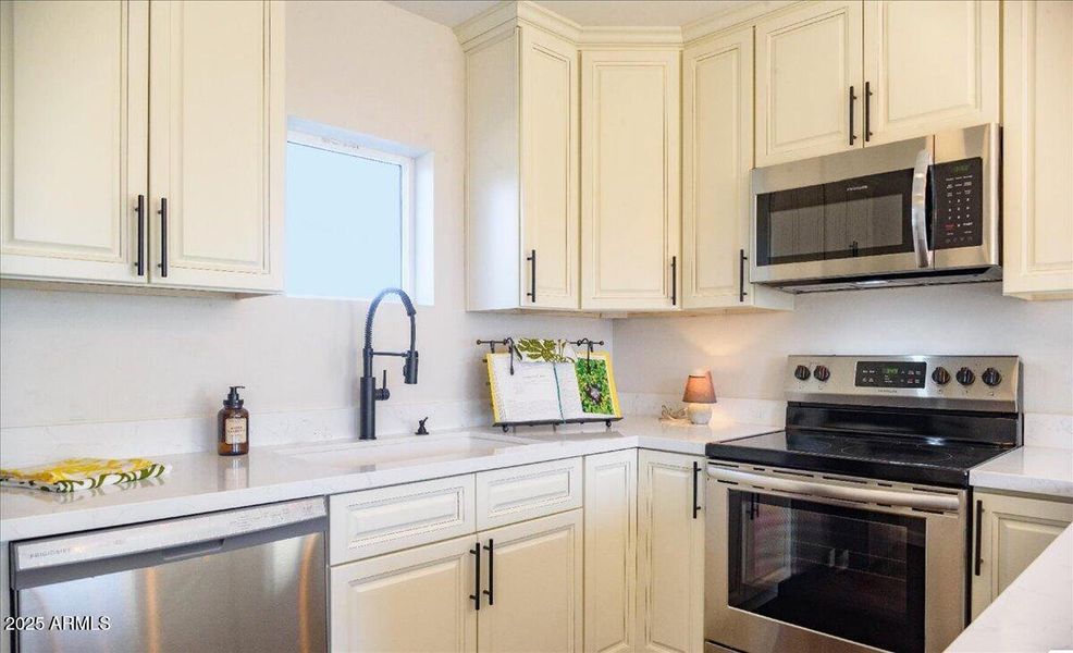 17-Full Sized Cabinets + Applia