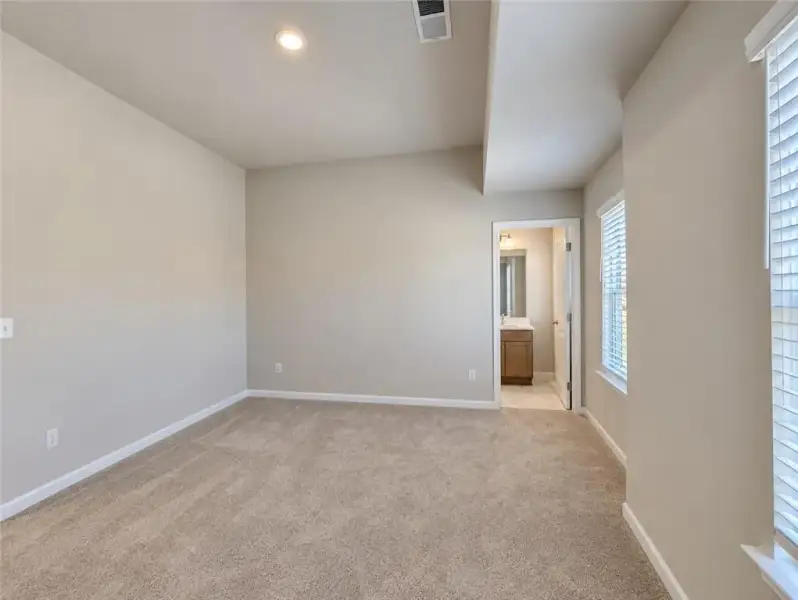 Spacious, unfurnished interior of a new home in Kingsmere Estates, Loganville (Image 30).